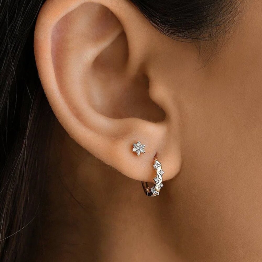 New 14K Yellow Gold Diamond Flower Stud Earrings - Picture 2 of 2
